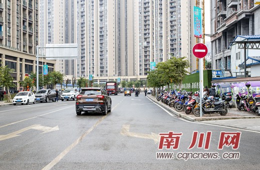 万达广场只能逆时针环行