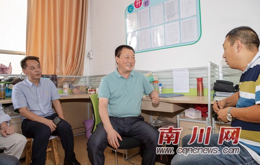 区领导开展教师节慰问活动