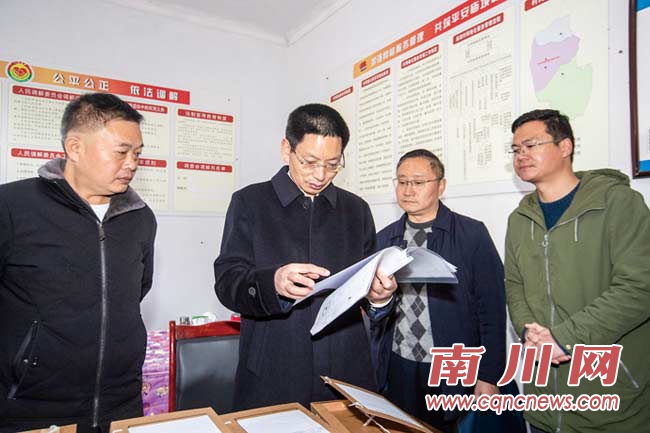 张兴益到山王坪镇调研脱贫攻坚工作